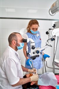 лечение зубов под микроскопом