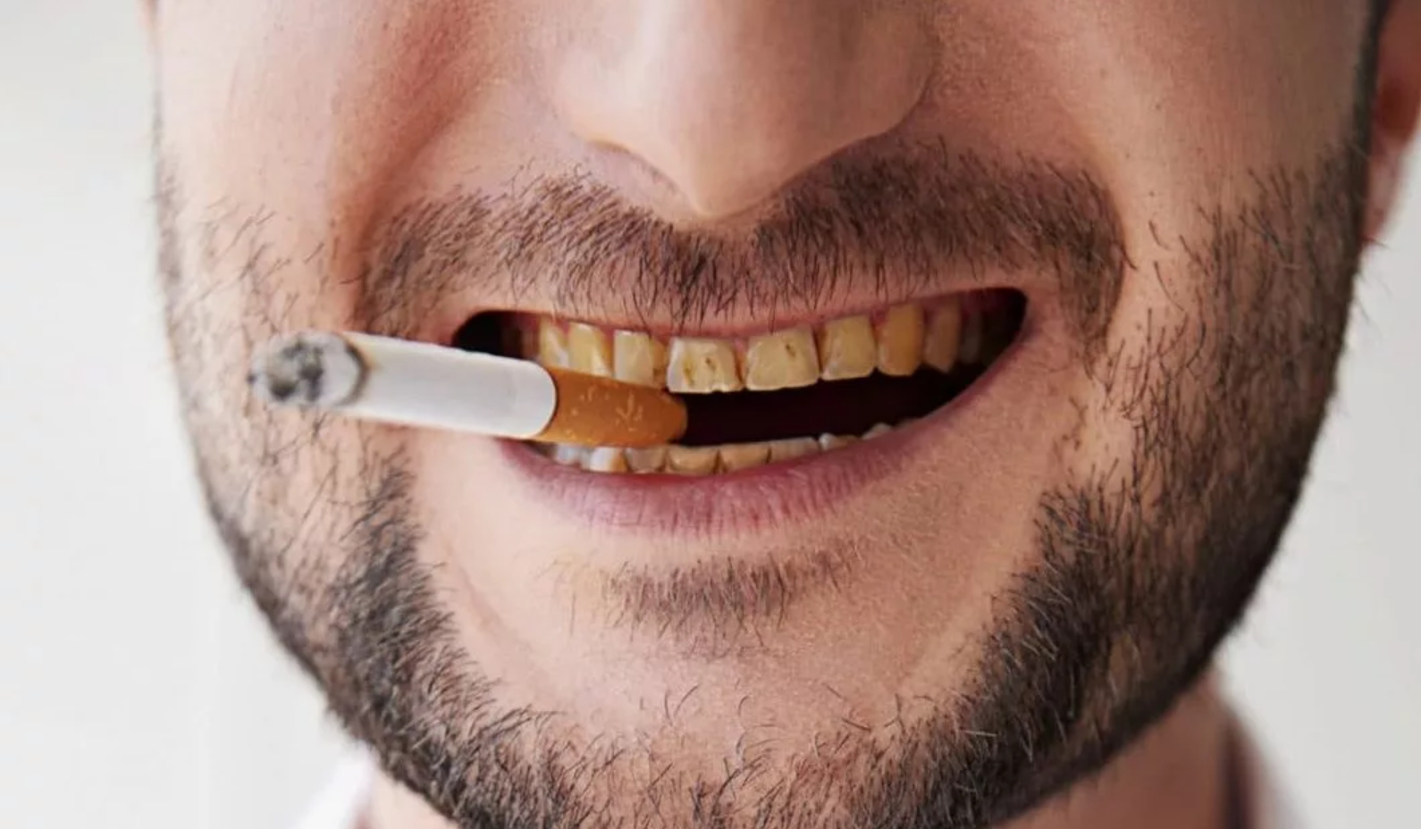 мужчина чистил зубы 17 раз в день