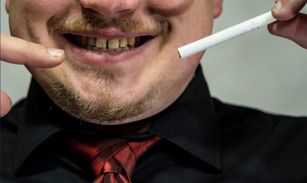 можно ли курить после отбеливания зубов