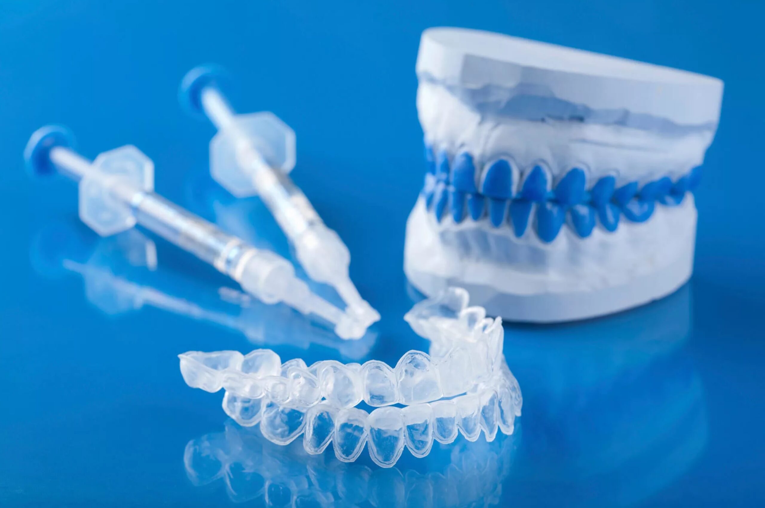 Как отбелить зубы в домашних условиях безопасно и эффективно